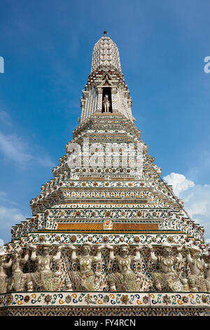 Chedi de Wat Arun temple, Bangkok, Thaïlande au Wat Arun, Bangkok, Thaïlande Banque D'Images