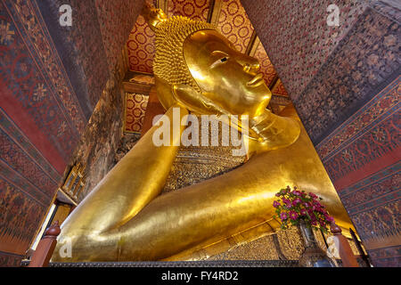 Bouddha couché de Wat Pho à Bangkok, Thaïlande Banque D'Images