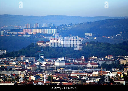 La ville de Brno avec château Spilberk de Hady hill Banque D'Images