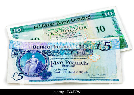 Ulster Bank et Bank of Ireland Bank notes, tel qu'utilisé en Irlande du Nord. Banque D'Images