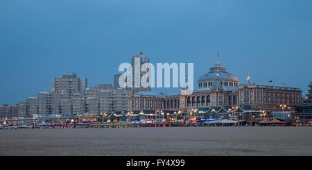 Sur les toits de la ville avec le Grand Hotel Amrâth Kurhaus, Scheveningen, à La Haye, Hollande, Pays-Bas Banque D'Images