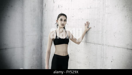 Jeune multi ethnic woman dans l'exercice, de sport, vêtements d'entraînement, de bien-être remise en forme de l'imagerie d'inspiration Banque D'Images