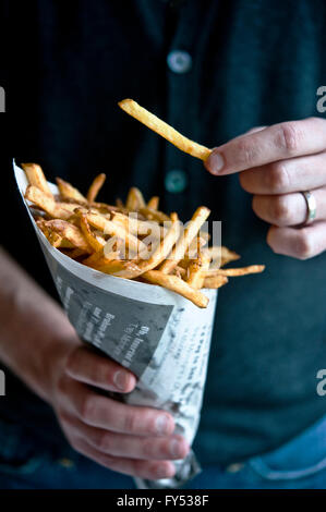 Frites dans un cône Banque D'Images