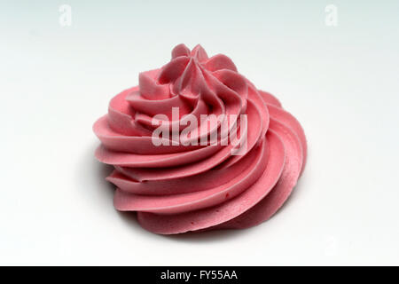 Pink icing swirl sur fond blanc crème Banque D'Images