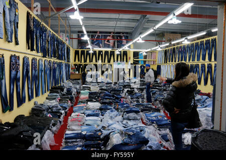 Jeans - Impressionen - Großhandel Dong Xuan Center ('Vietnamesenmarkt'), Berlin-Lichtenberg. Banque D'Images