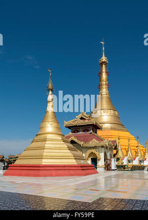 Kyaik Tan Pagode Kyaikthanlan Lan, Paya, Mawlamyine ou Mawlamyain, l'État Môn, Birmanie, Myanmar Banque D'Images