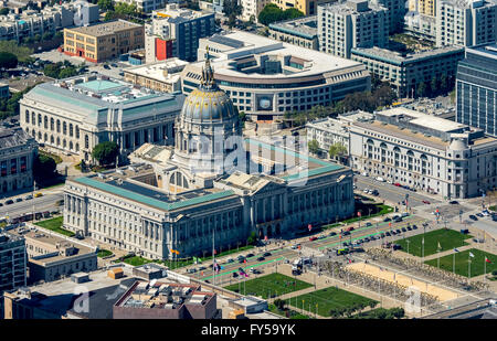 Vue aérienne, l'Hôtel de Ville, Civic Center Plaza, Anciens Combattants, War Memorial Opera House, San Francisco, San Francisco Bay Area Banque D'Images
