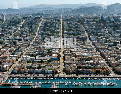 Vue aérienne, sur le port de plaisance et le quartier de Pacific Heights à Divisadero Street, rue Scott et Broderick Street Banque D'Images