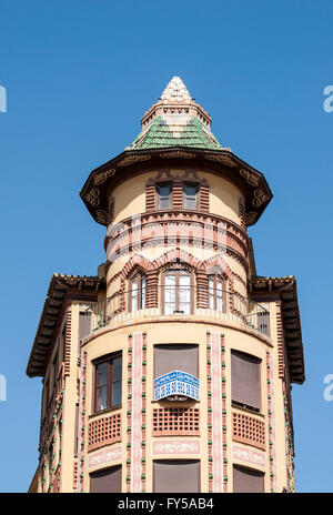 Maison de style Art nouveau sur le coin de la calle Sagasta et Herreria del Rey rue, Malaga, Espagne Banque D'Images