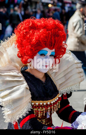 'The Mad Hatters Tea Party' de spectacles de rue, marché du dimanche, Camden Camden Town, London, UK Banque D'Images