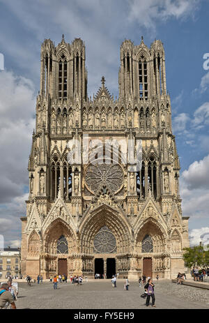 Avant de l'ouest de la cathédrale de Notre Dame. Reims. Champagne. La France. Banque D'Images