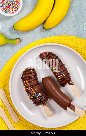 Chocolat banane congelée Pop Banque D'Images