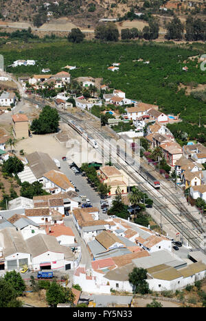 Portrait de la gare ferroviaire et la campagne vu du château), Alora, Malaga Province, Andalusia, Spain Banque D'Images