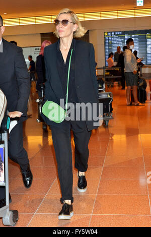 L'actrice Cate Blanchett est perçu à l'arrivée à l'Aéroport International de Tokyo à Tokyo, Japon, le 21 avril 2016./photo alliance Banque D'Images