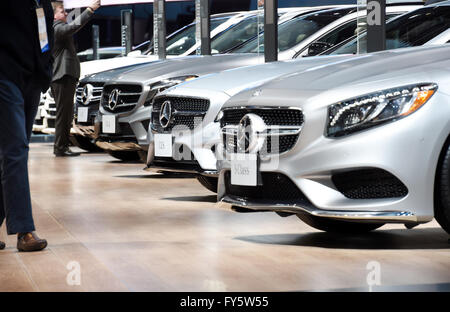 Detroit, Michigan, USA. Jan 11, 2016. Les parties de divers Mercedes-Benz Cars photographié à la North American International Auto Show (NAIAS) à Detroit, Michigan, USA, 11 janvier 2016. L'NAIAS se déroulera du 11 au 24 janvier 2016. Photo : ULI DECK/dpa/Alamy Live News Banque D'Images