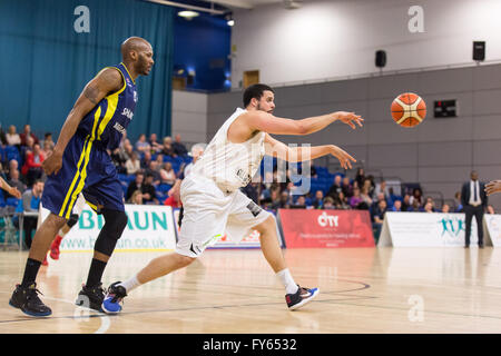 Sheffield, UK 22 avril, 2016. London Lions contre Sheffield Arena, EIS Requins à Sheffield. Sheffield Sharks win 94-70 Copyright Carol Moir/Alamy Live News. Banque D'Images