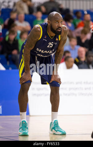 Sheffield, UK 22 avril, 2016. London Lions contre Sheffield Arena, EIS Requins à Sheffield. Requins Sheffield 94-70 win. Requins Sheffield' Antone Robinson. Copyright Carol Moir/Alamy Live News. Banque D'Images