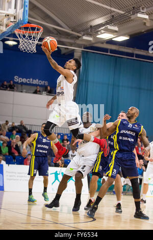 Sheffield, UK 22 avril, 2016. London Lions contre Sheffield Arena, EIS Requins à Sheffield. Requins Sheffield 94-70 win. Les Lions de Londres' Nick Lewis saute pour marquer. Copyright Carol Moir/Alamy Live News. Banque D'Images