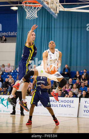 Sheffield, UK 22 avril, 2016. London Lions contre Sheffield Arena, EIS Requins à Sheffield. Requins Sheffield 94-70 win. Les Lions de Londres' Andre Lockhart avec la balle. Copyright Carol Moir/Alamy Live News. Banque D'Images