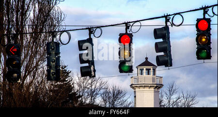 Port Townsend, Washington, USA. 24Th Mar, 2016. Feux de circulation le châssis haut de la Dimick phare, une résidence privée à Port Townsend, Washington. Bien que n'étant pas une réplique exacte, il s'inspire de Mukilteo Light à Seattle. Il ne fonctionne pas comme un phare. © Bruce Chambers/ZUMA/Alamy Fil Live News Banque D'Images