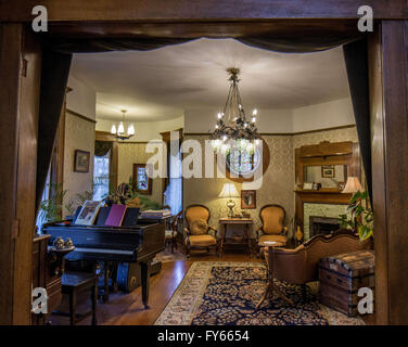 Port Townsend, Washington, USA. 24Th Mar, 2016. L'ancien Consulat Inn de Port Townsend, Washington, est une maison victorienne de trois étages, maintenant bed and breakfast inn, qui dispose de 8 chambres uniques et magnifiques. © Bruce Chambers/ZUMA/Alamy Fil Live News Banque D'Images