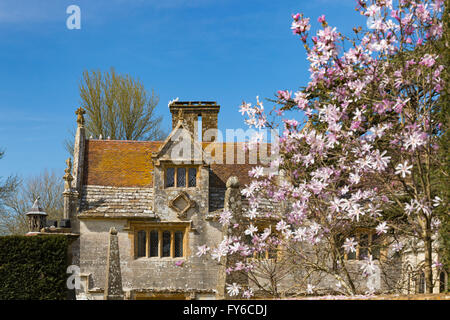 Athelhampton House and Gardens, près de Dorchester, Dorset en Avril Banque D'Images