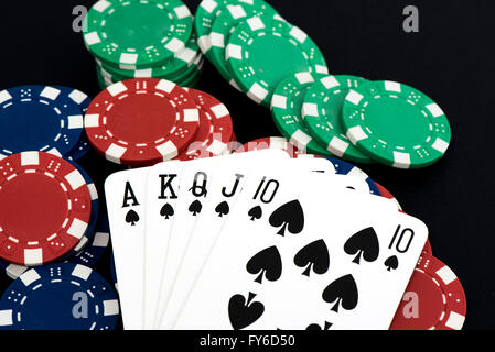 Jeu de cartes et fiches sur le tableau noir, Quinte flush Banque D'Images