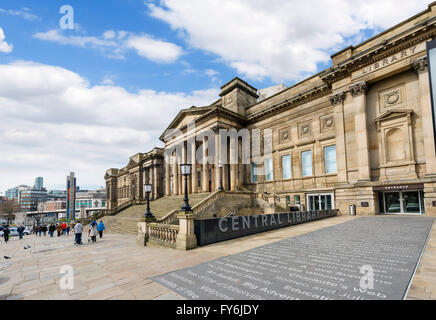 La Bibliothèque centrale et musée du monde, William Brown Street, Liverpool, England, UK Banque D'Images