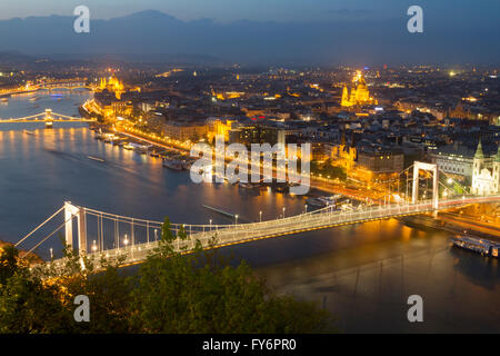 Vue panoramique de Budapest à partir de la colline Gellert, la Hongrie. Banque D'Images