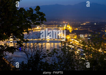 Vue panoramique de Budapest à partir de la colline Gellert, la Hongrie. Banque D'Images