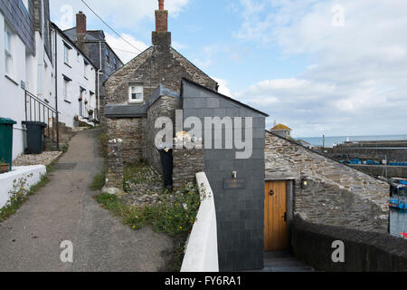 Petites maisons et chalets dans le village de pêcheurs de Mevagissey, Cornwall, UK Banque D'Images