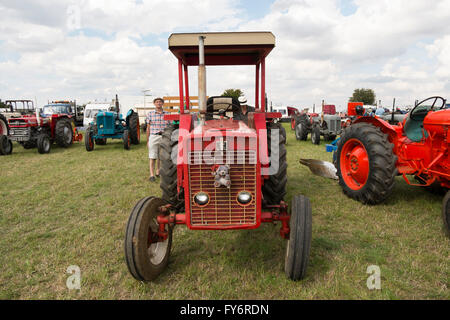 Vintage tracteur sur l'affichage à la vapeur de Fairford Rally, Gloucestershire, Royaume-Uni Banque D'Images