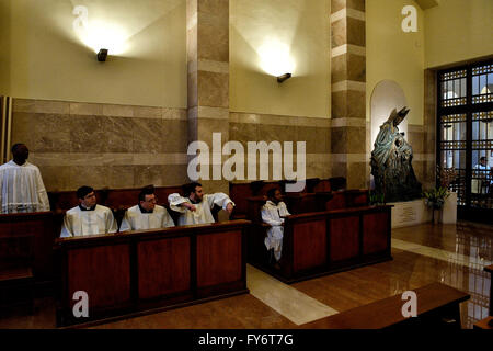 Italie Benevento - San Pio embrasse sa terre- San Pio à la Cathédrale où il a reçu l'ordination sacerdotale Banque D'Images