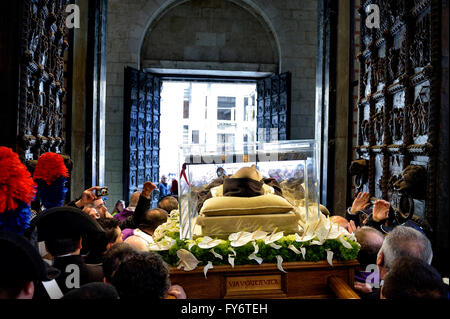 Italie Benevento - San Pio embrasse sa terre- San Pio à la Cathédrale où il a reçu l'ordination sacerdotale Banque D'Images