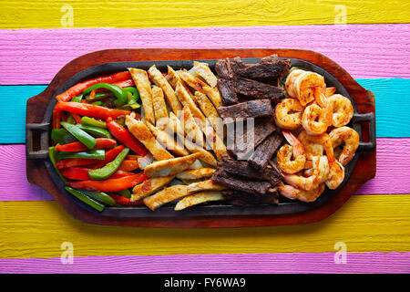 Combo mexicain boeuf fajitas au poulet et aux crevettes Banque D'Images