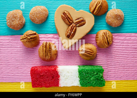 Bonbons bonbons mexicains cajeta pecan et drapeau de coco Banque D'Images