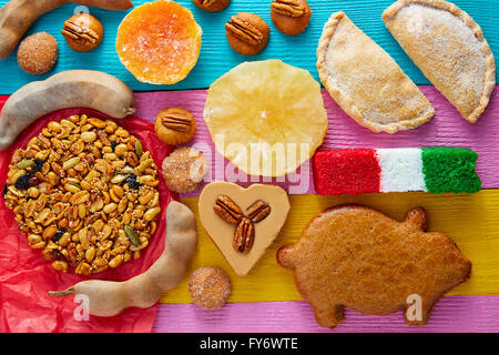 Les sucreries et les pâtisseries mexicaines cajeta tamarindo Palanqueta puerquito drapeau de coco Banque D'Images