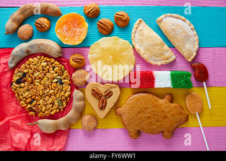 Les sucreries et les pâtisseries mexicaines cajeta tamarindo Palanqueta puerquito drapeau de coco Banque D'Images