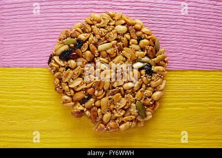 Sweet candy mexicain Palanqueta avec arachides croquantes et les graines d'amarante Banque D'Images
