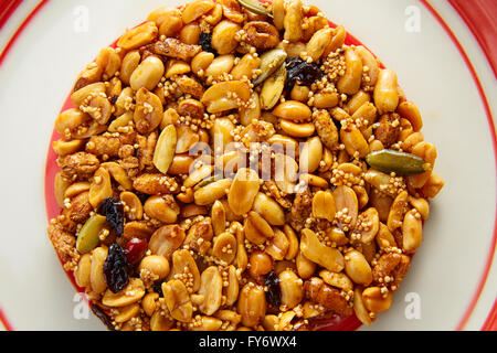 Sweet candy mexicain Palanqueta avec arachides croquantes et les graines d'amarante Banque D'Images