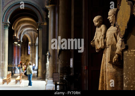 Vue de l'intérieur de l'église Saint-Sulpice à Saint-Germain des Prés, Paris, France Banque D'Images