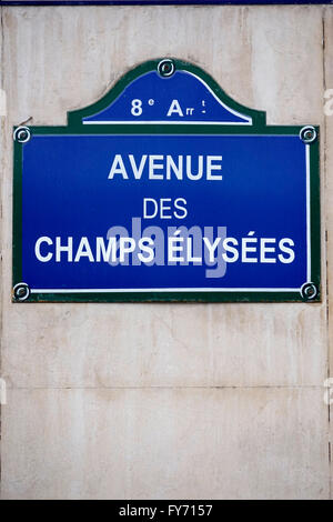 Plaque de rue de l'Avenue des Champs Elysées. Paris, France Banque D'Images