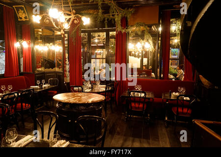 Vue de l'intérieur et de table de l'Escargot Montorgueil restaurant dans les Halles, Paris, France Banque D'Images