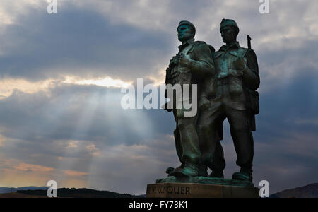 Coucher du soleil au Mémorial Commando, Spean Bridge, Ecosse Banque D'Images