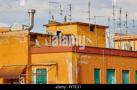 Immeuble d'antennes et paraboles Rome Lazio Italie Europe Banque D'Images