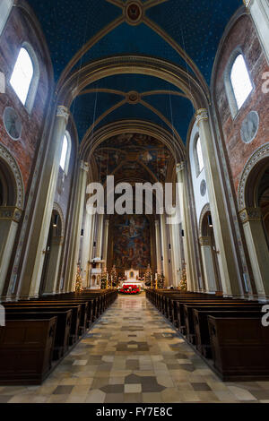 Intérieur de la paroisse catholique et l'église de l'Université Saint-Louis, l'église de style néo-roman au centre de Munich Banque D'Images