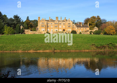 Maison Batsworth, une maquette de l'époque victorienne, maison de style Tudor Park, Batsford à Moreton-in-Marsh, Gloucestershire Banque D'Images