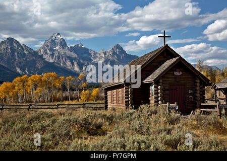 WYOMING - Chapelle historique de la Transfiguration construite par les premiers colons dans la région qui est maintenant le Grand Teton National Park. Banque D'Images