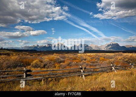 WY01540-00...WYOMING - la chaîne Teton vu du Cunningham de la cabine à Grand Teton National Park. Banque D'Images