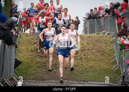 Callum Hawkins mène la grande Edimbourg GS Men's 8k à Holyrood Park, Edinburgh. Le 9 janvier 2016. Banque D'Images